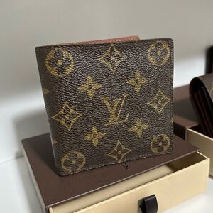 LOUIS VUITTON Men’s Bifold Wallet with Coin Pocket